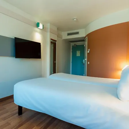 Ibis Barcelona 2*