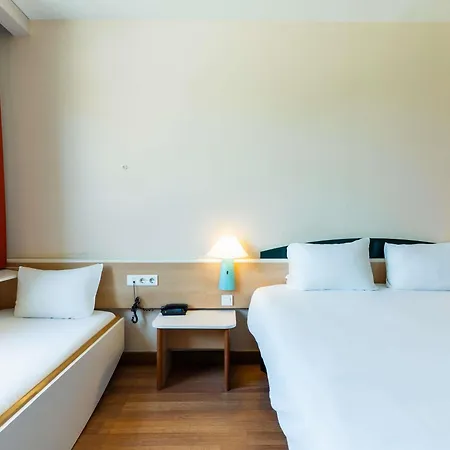 Ibis Barcelona 2*